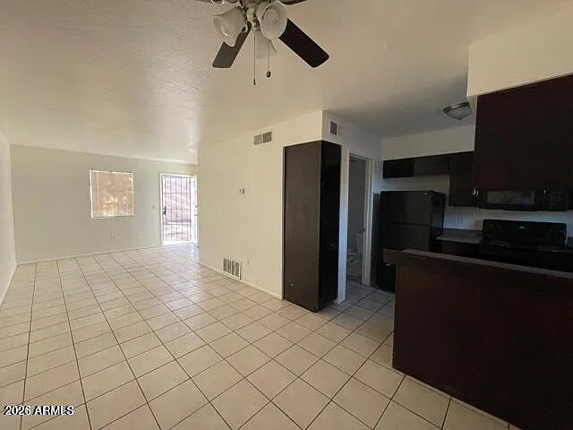 2 bed, 1.5 bath, 952 sqft, $1,400 — Photo 2