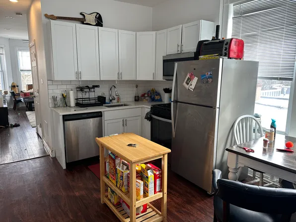 2331 W Superior St APT 3F, Chicago, IL 60612