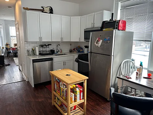 2331 W Superior St Photo 1