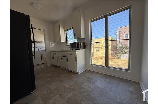 Building Photo - 1258 N Virgil Ave #5