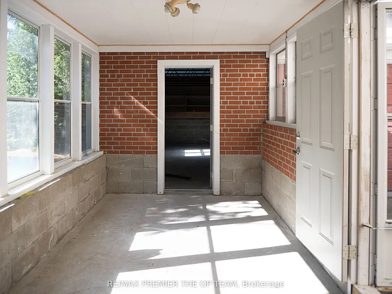 148 Martin Grove Rd #UPPER — Photo 17