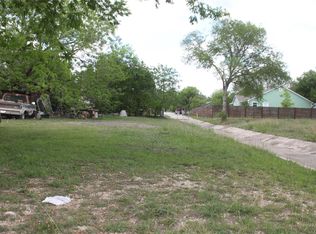 801 Tank St, Lockhart, TX 78644