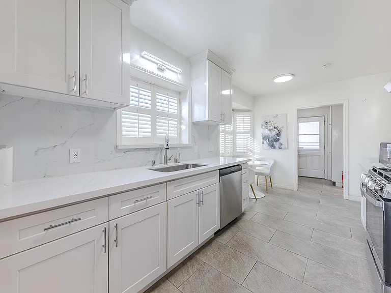 835 Bilton Way — Photo 14