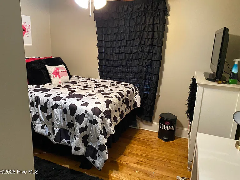 102 N Meade St — Photo 3