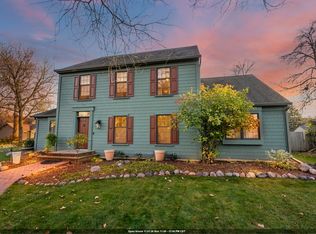 1025 E Woodcrest Dr, Appleton, WI 54915