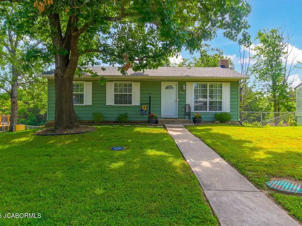 1913 Rolling Hills Dr, Jefferson City, MO 65109