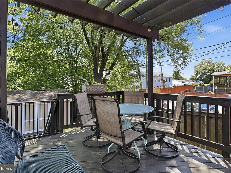 2147 S Oakland St — Photo 20