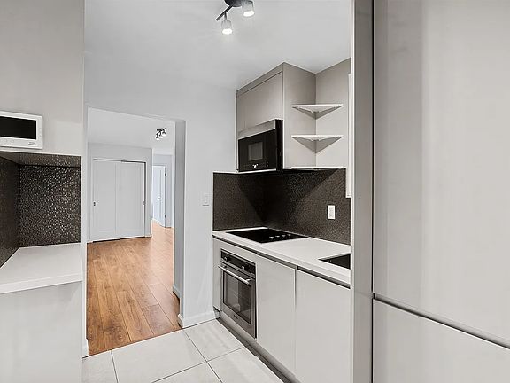 4th image of 723 11th Ave #4A