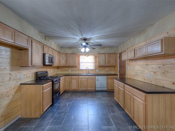 4th image of 14416 S Elm St