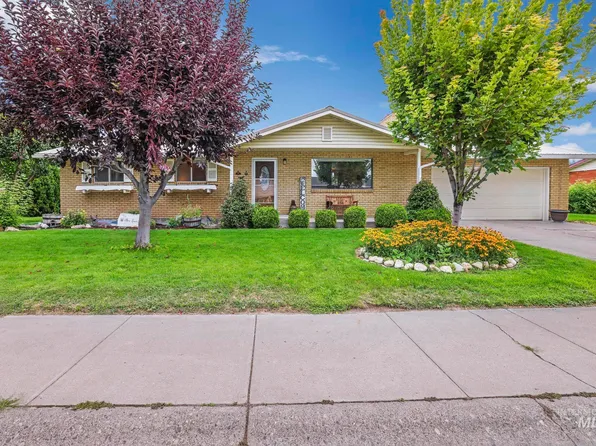 950 E 17th St, Burley, ID 83318