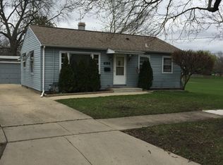 692 Slade Ave, Elgin, IL 60120