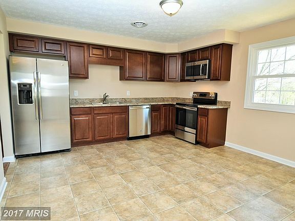 Large Eat-in Kitchen