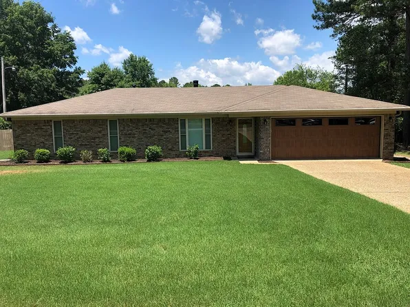 4 Park Dr, Bryant, AR 72022