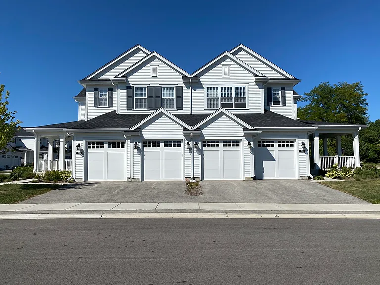 724 Derby Ln — Photo 21