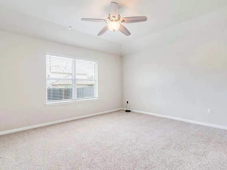 217 Yoakum St — Photo 12