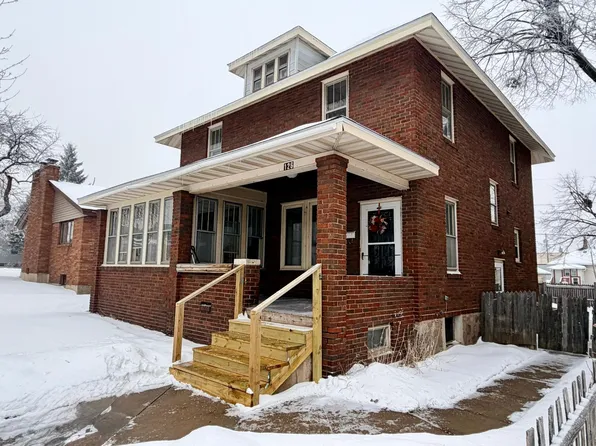 126 2nd St SW, Chisholm, MN 55719