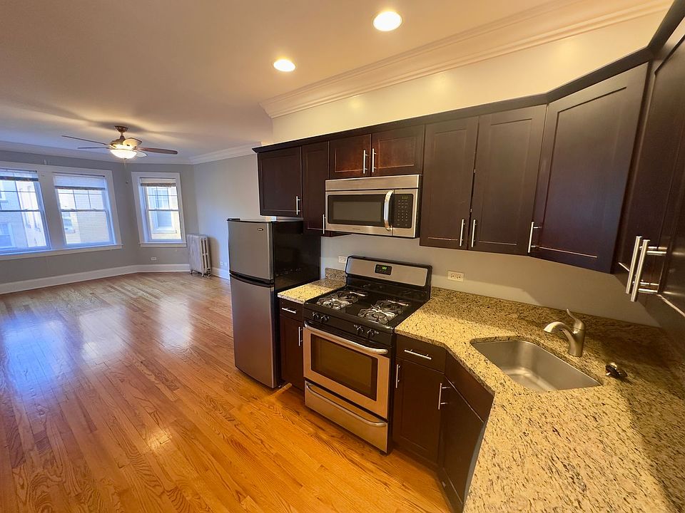 1st image of 4412 N Rockwell St #2-2-4412
