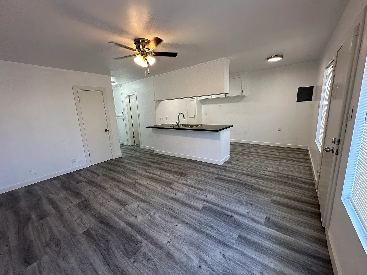 2 bed, 900 sqft, $2,150 — Photo 2