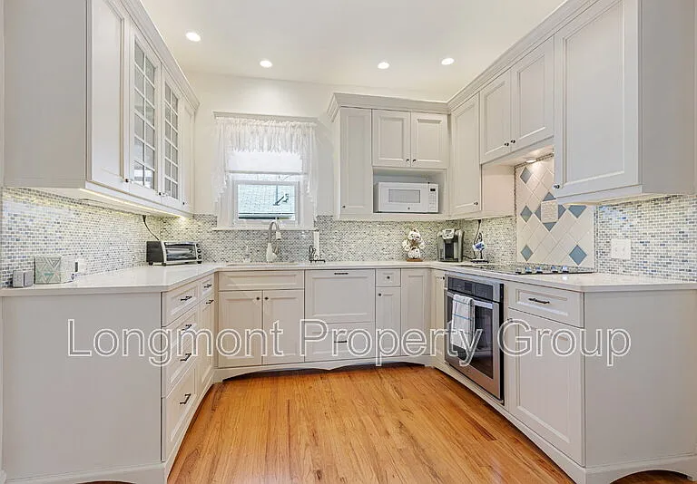 632 Bross St — Photo 13