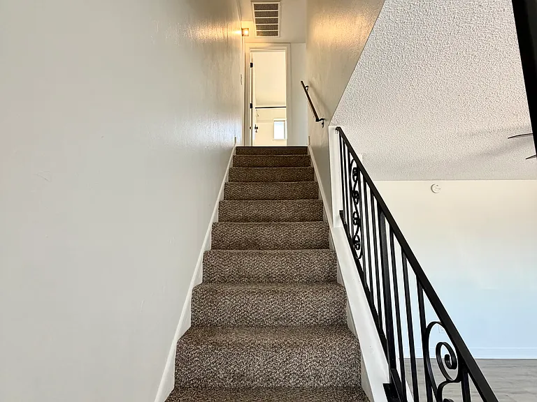 901 E Claremont St #5 — Photo 14