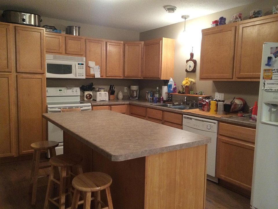2nd image of 402 Cedar Pl