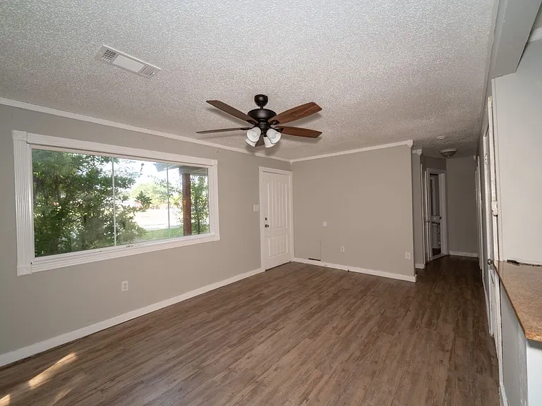 610 N Fir St — Photo 5
