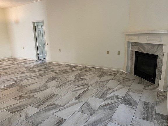 2nd image of 1404 Greenvista Ln
