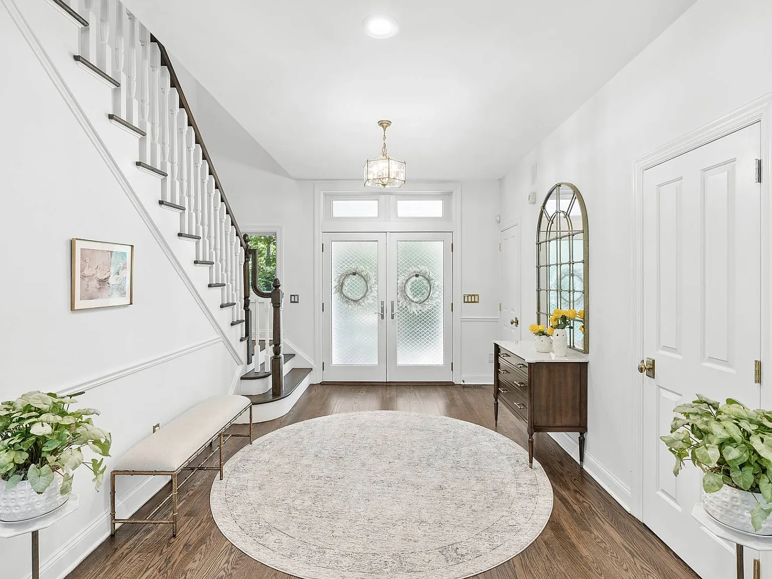 Recently Renovated Sophisticated Hamptons Retreat with Tennis — Photo 4