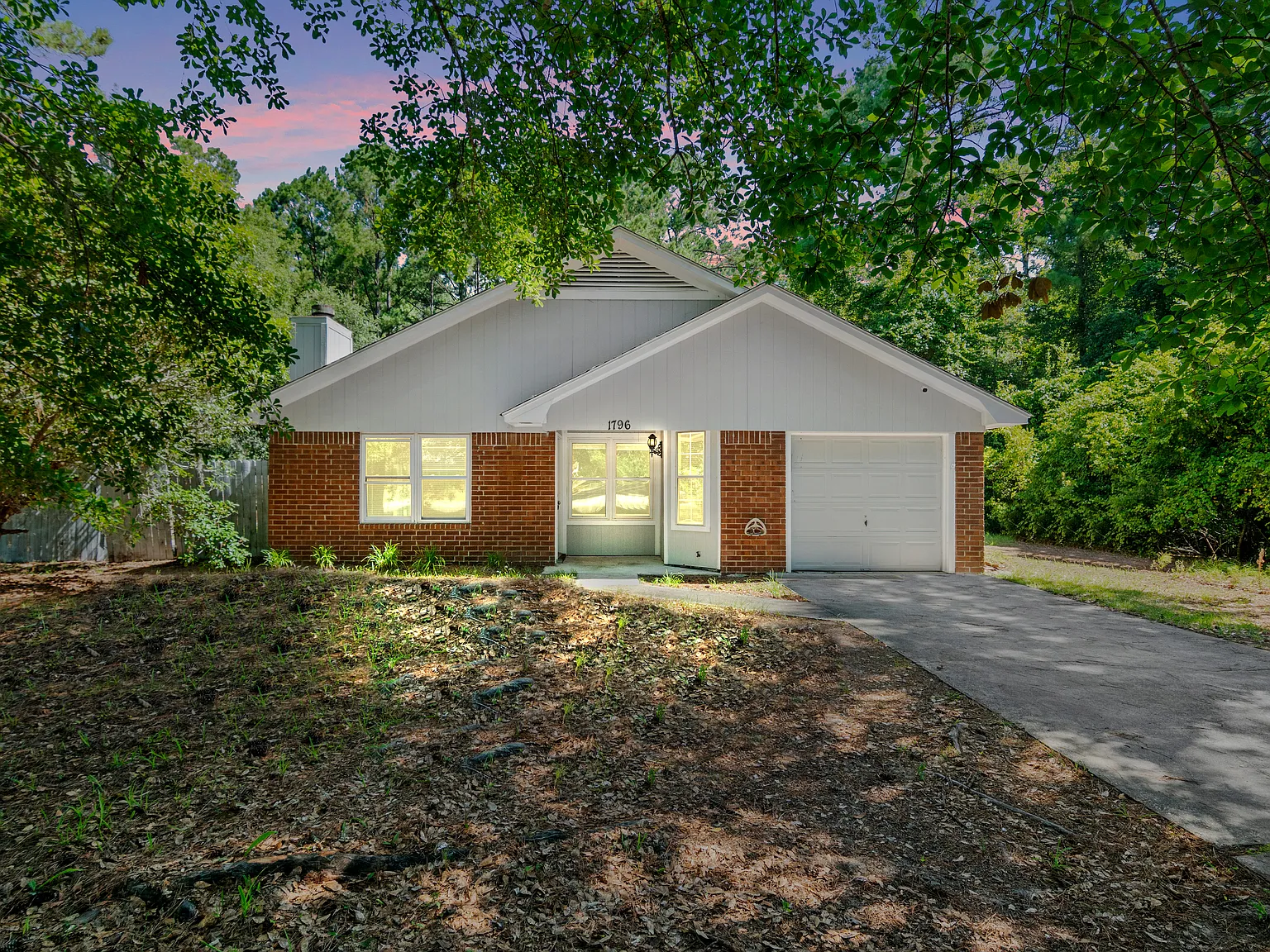 3 bed, 1238 sqft, $1,850 — Photo 2