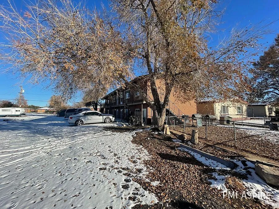 2376 N Emporia St