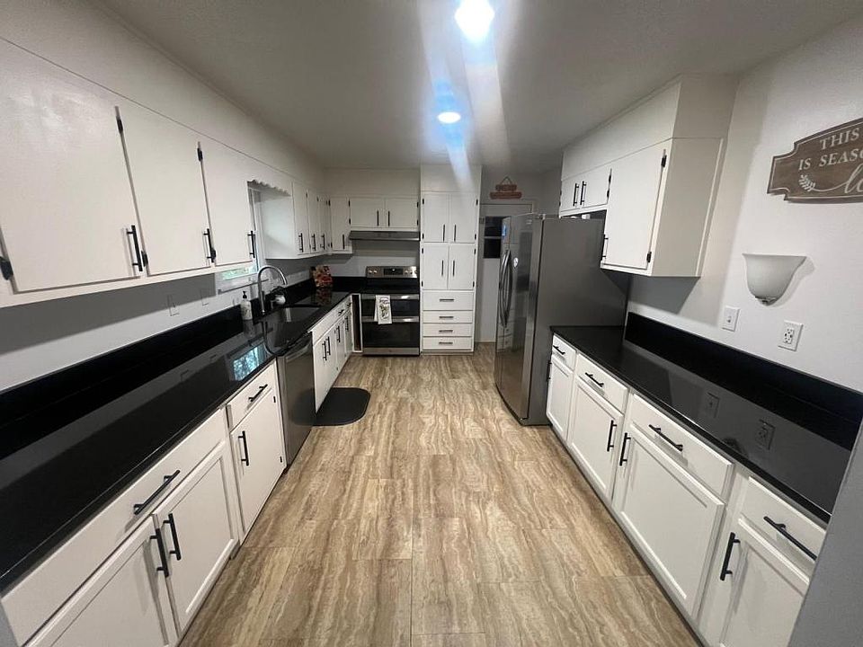 2nd image of 409 Cumberland Dr SE
