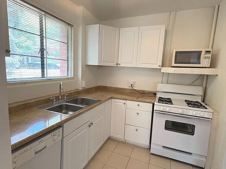 1645 Fitzgerald Ln — Photo 3