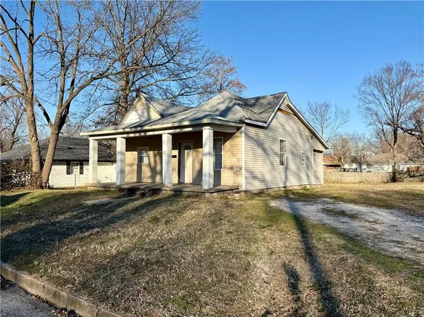 221 N Clay St, Nevada, MO 64772