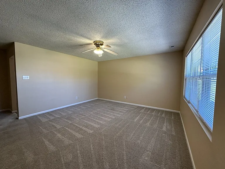 502 Thyme Ct — Photo 2