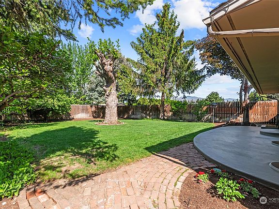 4th image of 1320 Terrace Court NE