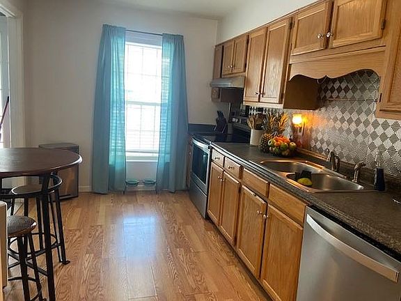 2nd image of 16 Rosewood Ct