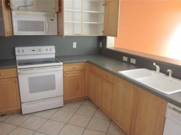 3rd image of 1505 Presidio Dr