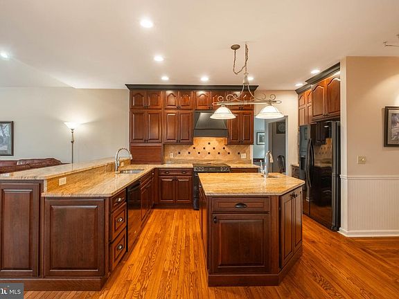 2nd image of 790 Sunset Ridge Dr
