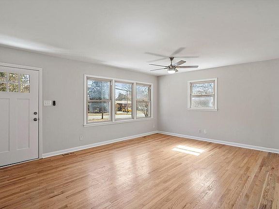 3rd image of 4610 Revere Rd