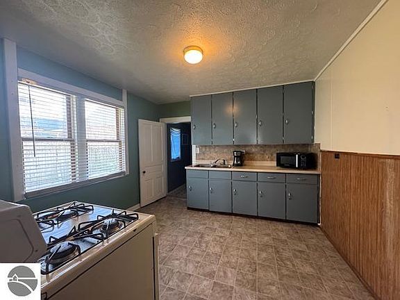 4th image of 817 N Simon St