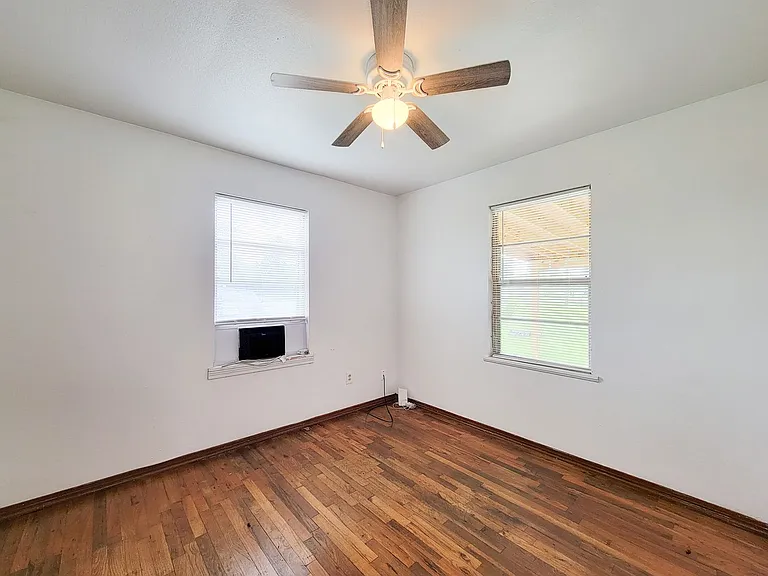 409 N Parrish St — Photo 18