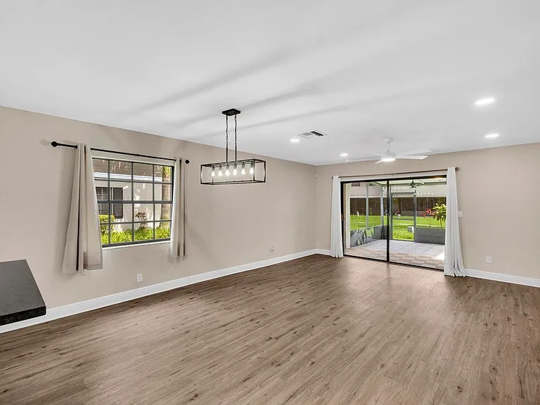 10723 NW 10th St S #TOWNHOUSE — Photo 15