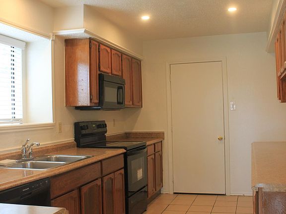 4th image of 2513 Redbrook Dr