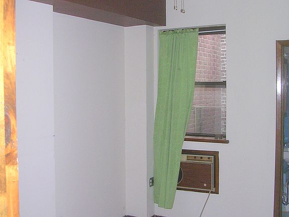 4th image of 518 E 81st St APT 6