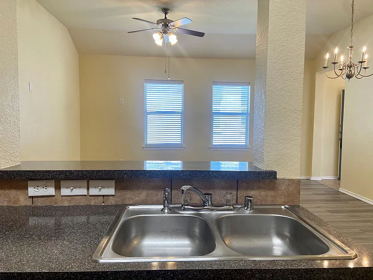 1213 Redman Ave — Photo 9