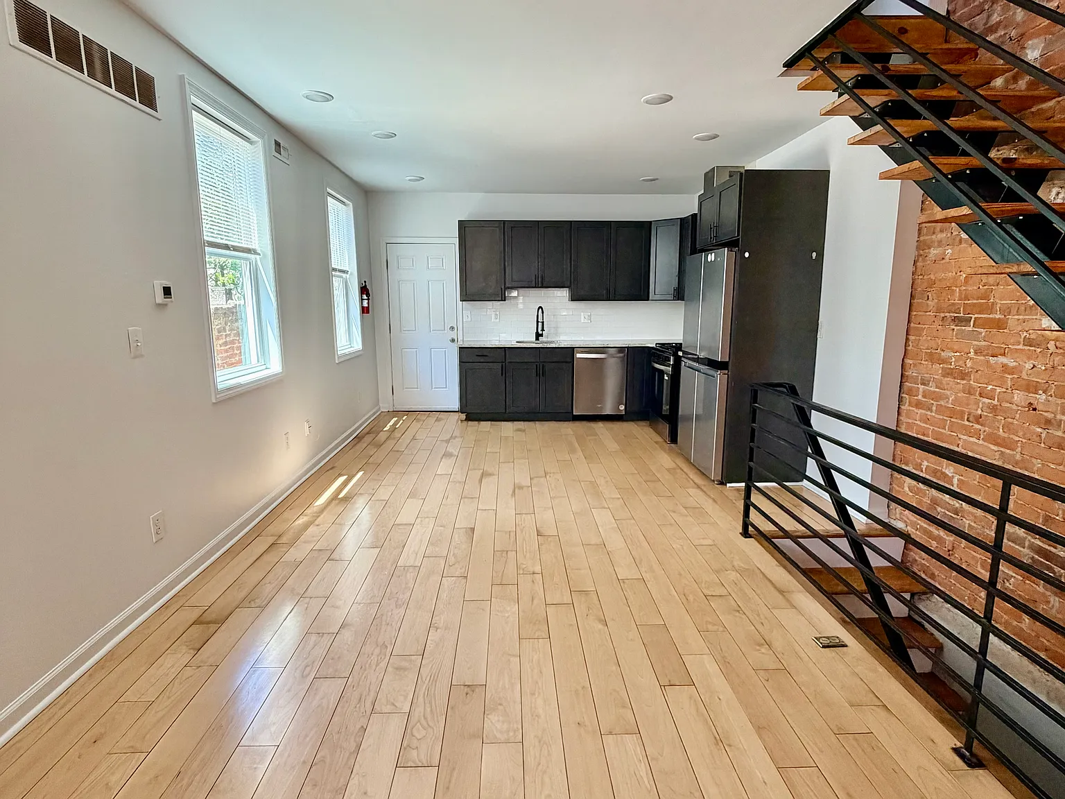 2802 W Agate St — Photo 3
