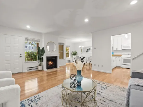 903 Apricot Ave APT C, Campbell, CA 95008