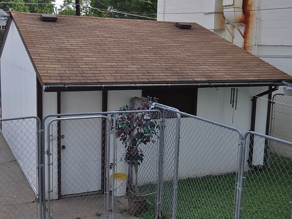 2nd image of 864 Maryland Ave E