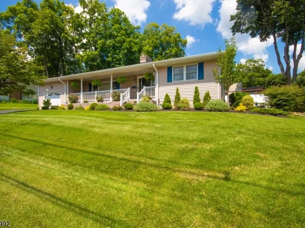 4 Birch Dr, Newton Town, NJ 07860