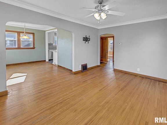5th image of 2919 N University St